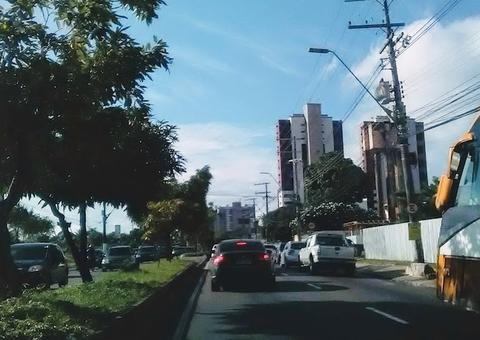 Vereadora quer aproveitar plástico descartado para fazer asfalto em Manaus