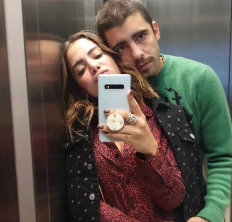 Anitta revela que tem senha do celular de Pedro Scooby