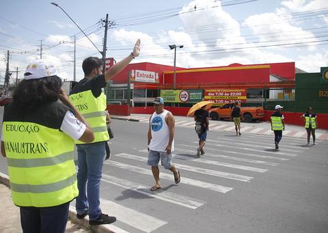 Ação na zona Leste de Manaus orienta para travessia segura