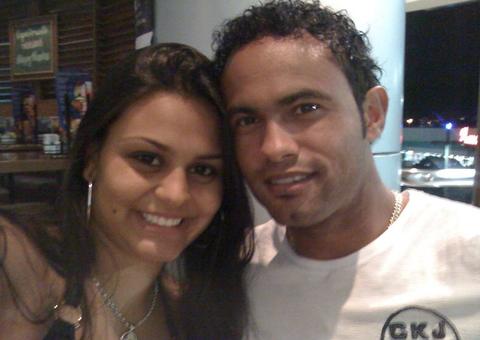 “Parem de encher o saco”, rebate mulher do goleiro Bruno após críticas 