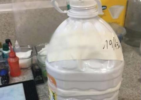 Hospital devolve rim em garrafa após atrasar exame