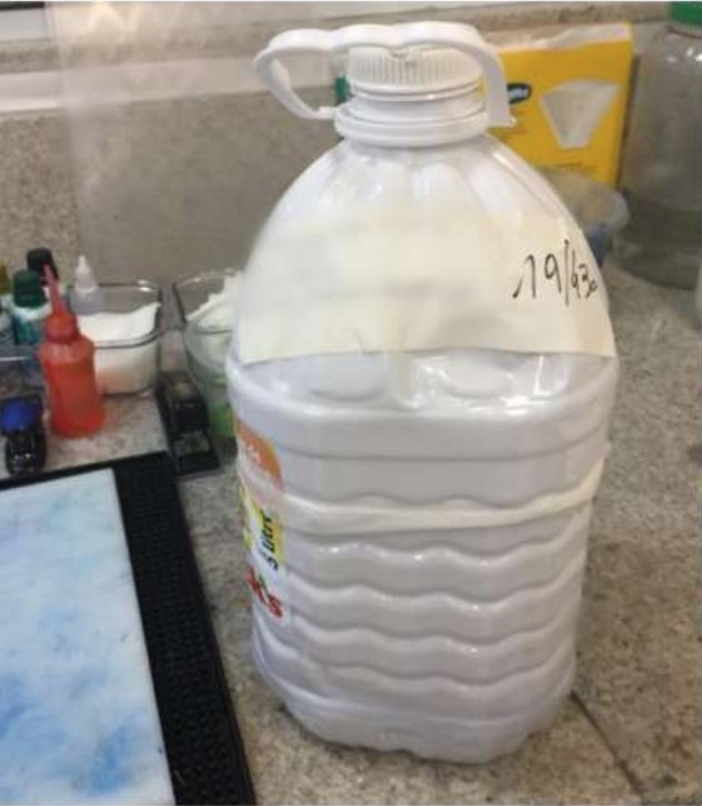 Hospital devolve rim em garrafa após atrasar exame