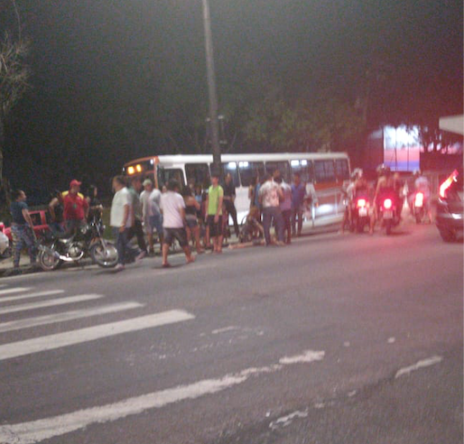 Criança de 9 anos é atropelada ao atravessar avenida Cosme Ferreira 