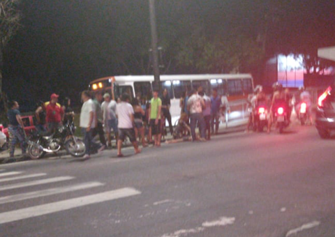 Criança de 9 anos é atropelada ao atravessar avenida Cosme Ferreira 