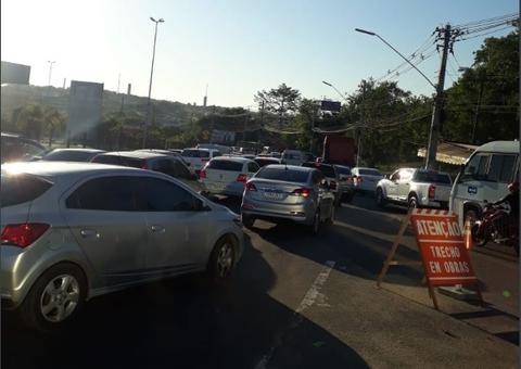 Obras na Bola da Suframa deixam trânsito caótico nessa segunda-feira em Manaus