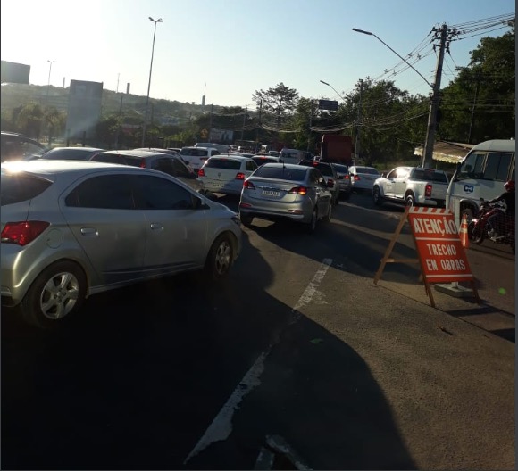 Obras na Bola da Suframa deixam trânsito caótico nessa segunda-feira em Manaus
