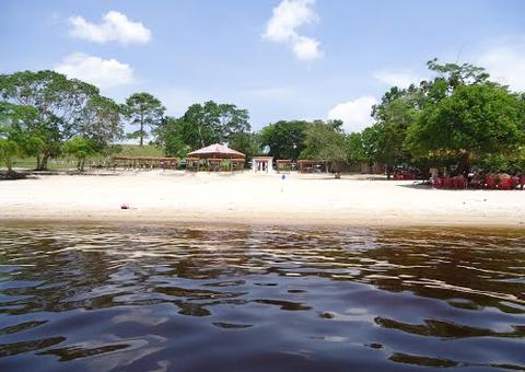 Mulher é atacada por arraia enquanto brincava com filha em praia de Manaus