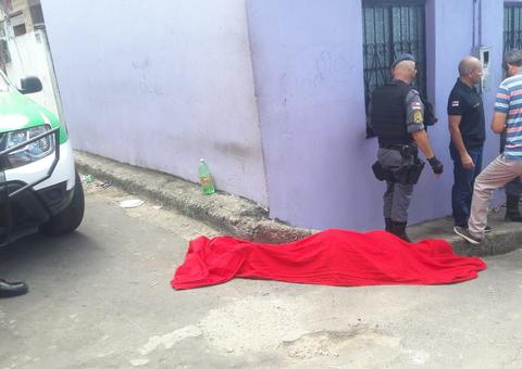 Jovem é morto a tiros ao ser chamado na porta de casa em Manaus