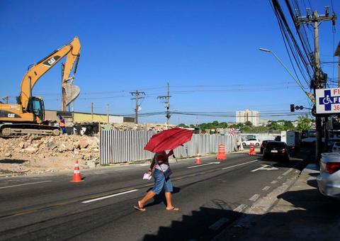 Obras na Constantino Nery chegam à 2ª fase de demolições em Manaus