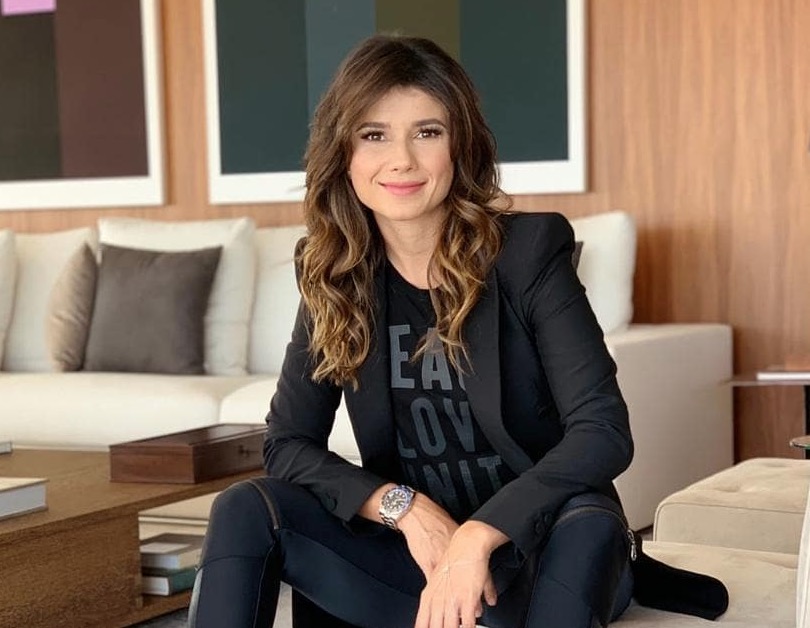 Cachê de Paula Fernandes cai pela metade e cantora enfrenta rejeição 