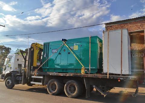 Após 5 dias de sofrimento, Manacapuru e Iranduba começam a receber geradores de energia