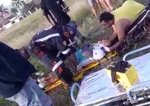 Cerol rasga paramotor e piloto cai durante voo 