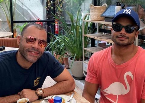 Rodrigo Sant'ana curte viagem romântica com o marido em Portugal 