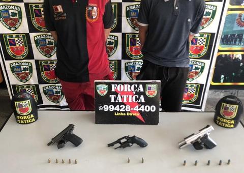 Dupla é presa com armas e revela plano de massacre contra membros de facção rival em Manaus