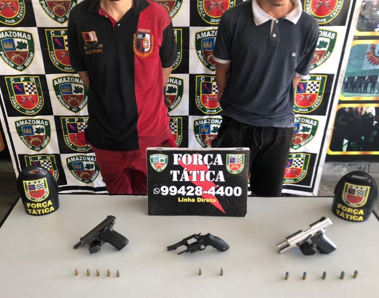 Dupla é presa com armas e revela plano de massacre contra membros de facção rival em Manaus