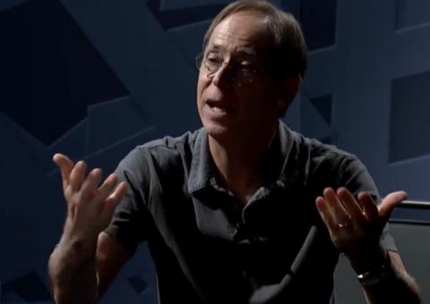 ‘Deus acima de tudo é o lema do fascismo vigente no Brasil’, diz Pedro Cardoso