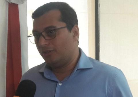 Governador afirma que não vai revogar lei que congela salários de servidores no Amazonas