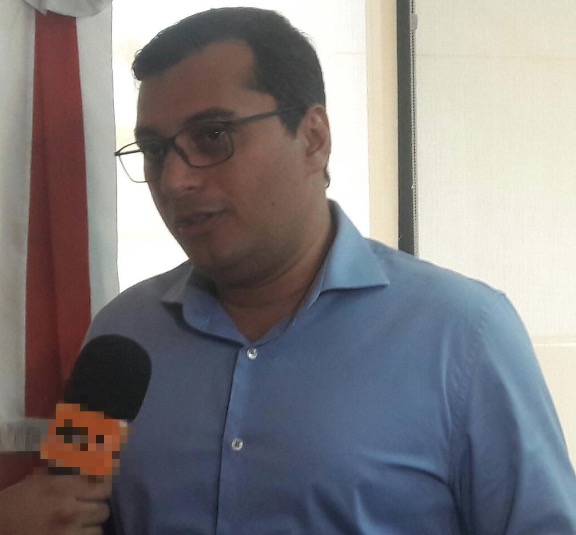 Governador afirma que não vai revogar lei que congela salários de servidores no Amazonas