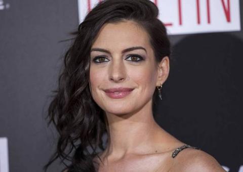 Anne Hathaway anuncia 2ª gravidez: 'não foi fácil em nenhuma das vezes'