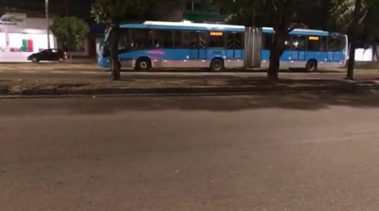 Criminosos invadem e roubam ônibus em Manaus