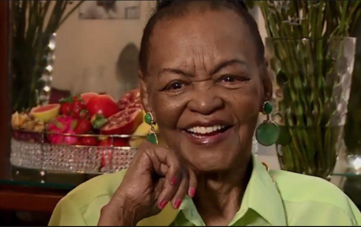 Aos 98 anos, atriz Ruth de Souza está internada em UTI