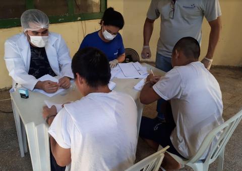 Presos são atendidos durante mutirão de saúde em Manaus