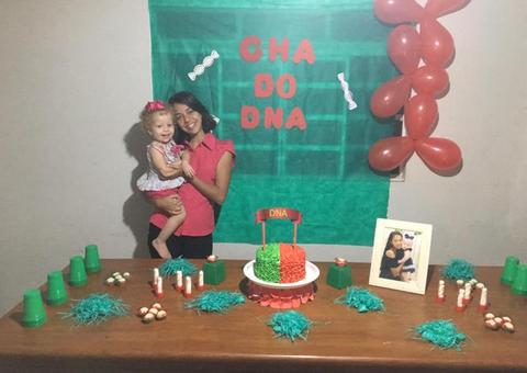 Mãe faz 'Chá DNA' para comprovar paternidade da filha após ex desconfiar dela