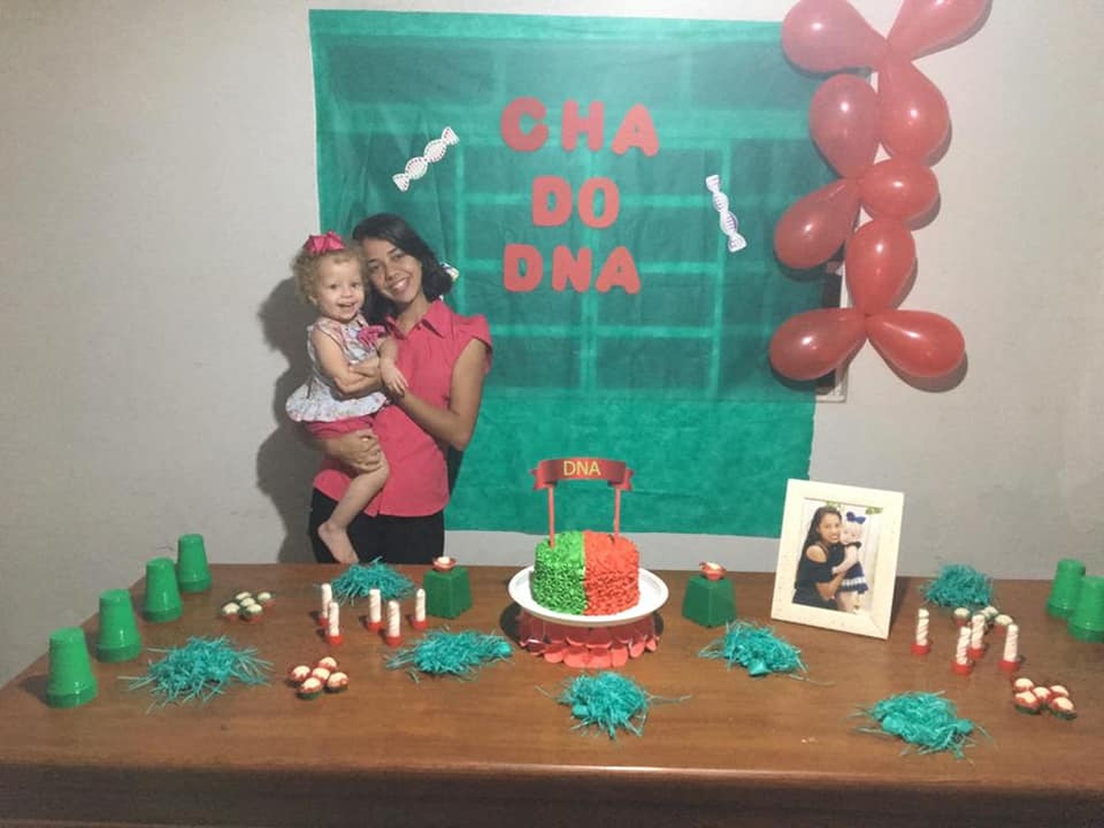 Mãe faz 'Chá DNA' para comprovar paternidade da filha após ex desconfiar dela