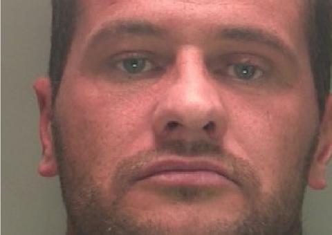 Foragido da Justiça pede para polícia trocar foto 'feia' de procurado