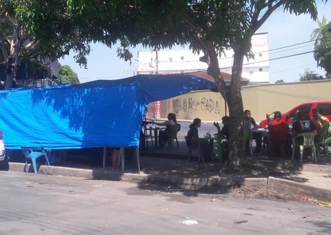 Disfarçados de clientes, homens tocam terror e assaltam café da manhã em Manaus