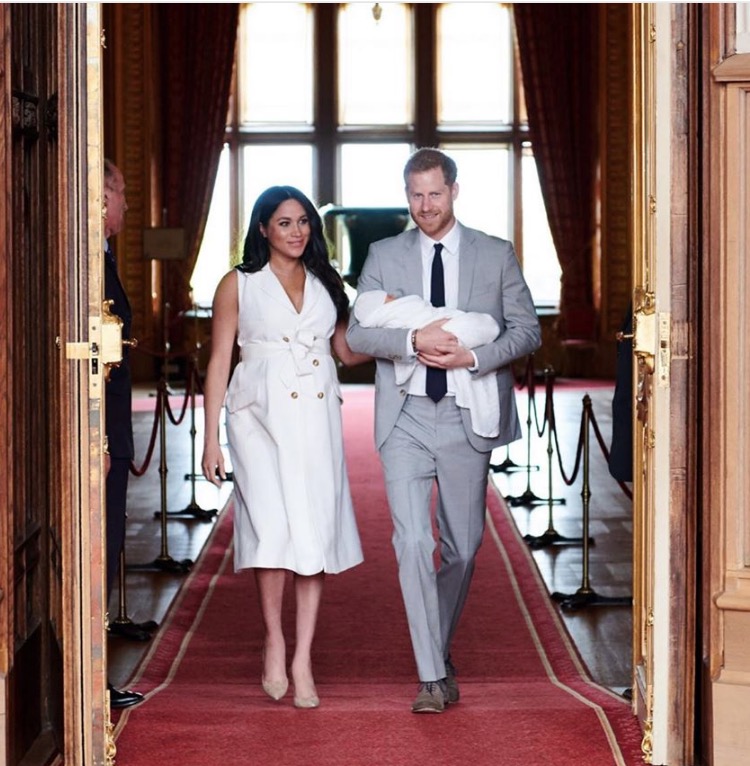 Príncipe Harry e Meghan deixam novos vizinhos chocados em reunião de condomínio