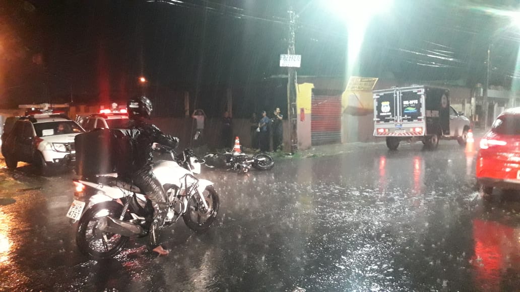 Em Manaus, motoqueiro morre após ser atingido com tiros na cabeça 