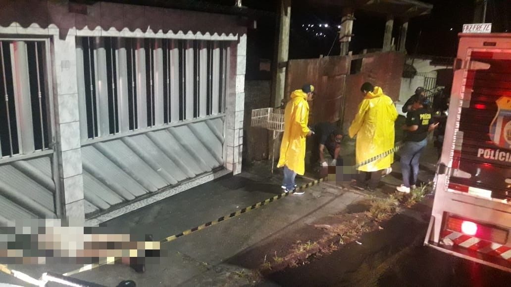 Amigos são mortos a tiros após saírem de posto de combustível em Manaus 