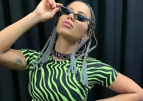  1ª brasileira a cantar no Tomorrowland, Anitta treme tudo no palco; veja como foi