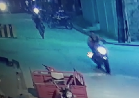 Grupo protesta contra morte de jovem atingido nas costas por PM no Amazonas 