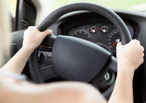 Avó atropela e mata bebê de 1 ano na garagem de casa