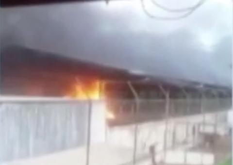 Detentos ateiam fogo em sala e queimam rivais vivos em rebelião no Pará