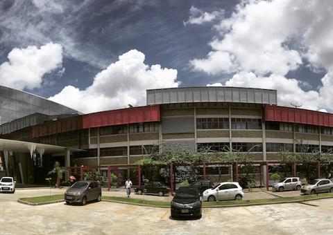 TCE Amazonas julga prestação de contas da Seinfra sob Waldívia Alencar