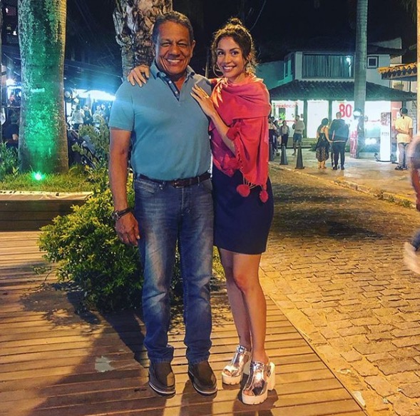 Maria Melilo posa com namorado milionário de Manaus durante viagem