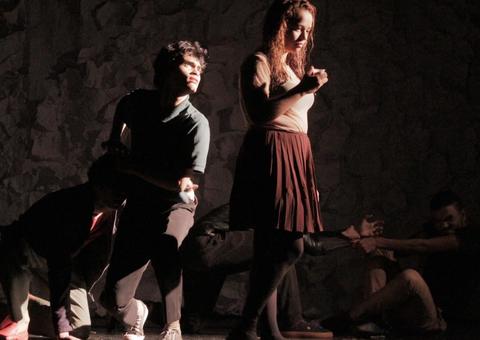 Coletivo Erva Daninha apresenta ‘Estrangeiro' no Teatro da Instalação