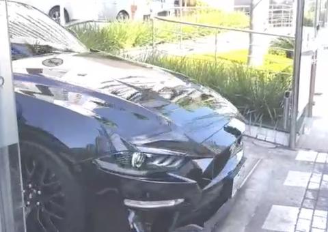 PF apreende carros de luxo em condomínio durante operação em Manaus