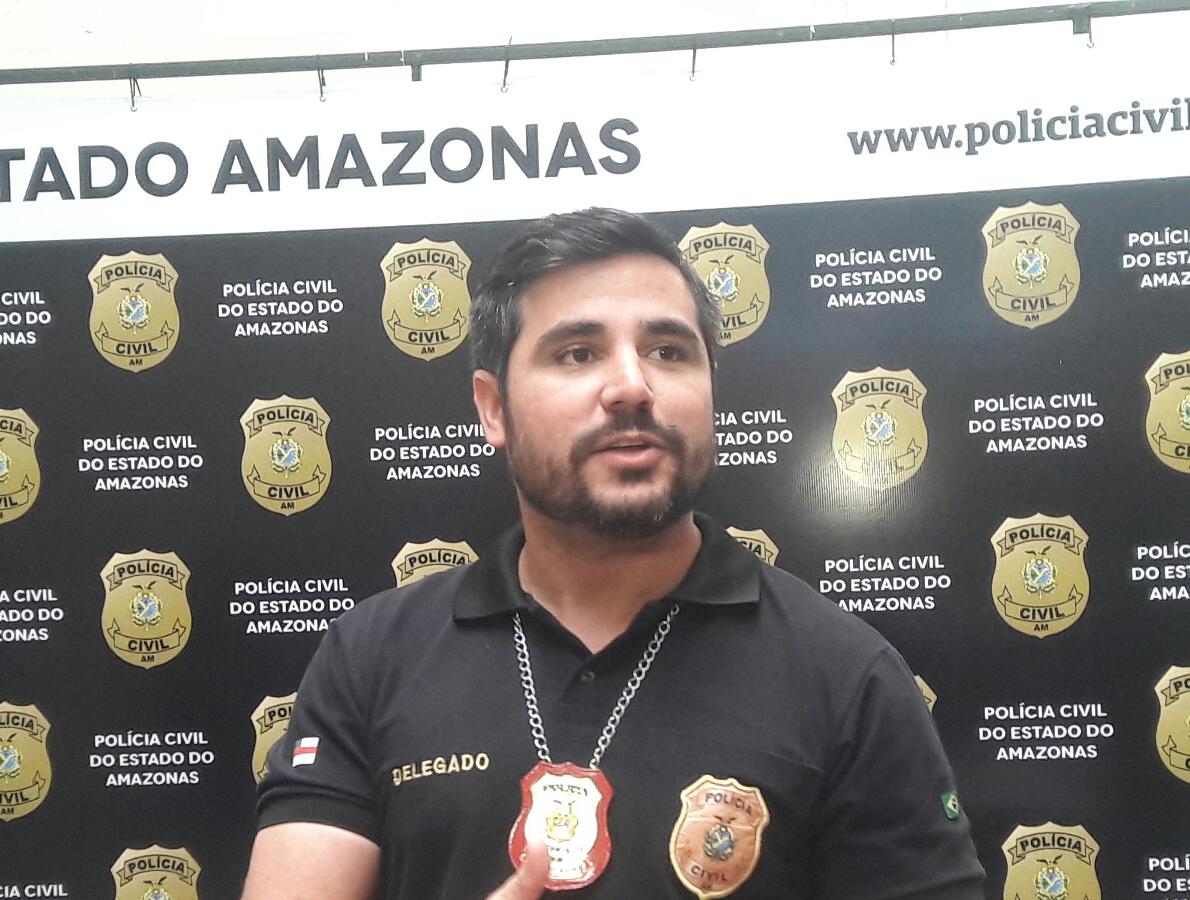 Homem é preso por roubar viatura e esposa tenta subornar policiais em Manaus