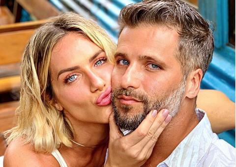 Giovanna Ewbank posta foto da família completa após chegada do filho