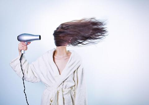 Saiba como manter o cabelo hidratado sem ter que ir ao salão