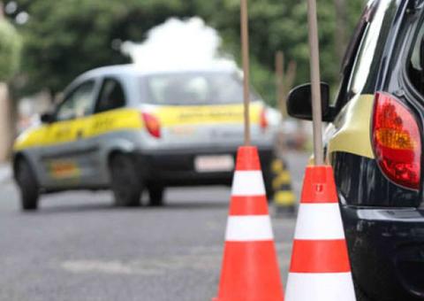 Assaltantes fazem arrastão em centro de treinamento de autoescola em Manaus 