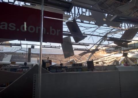 Teto da Lojas Americanas em shopping desaba e deixa clientes feridos