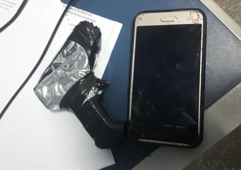 Mulher é presa ao tentar assaltar estudante com arma falsa em Manaus