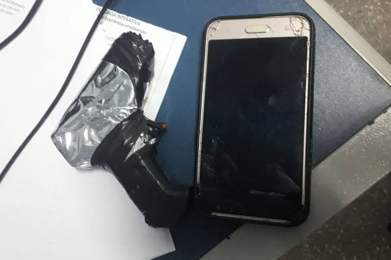 Mulher é presa ao tentar assaltar estudante com arma falsa em Manaus