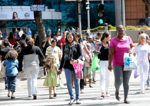 Desemprego no Brasil recua 0,7%, revela pesquisa do IBGE