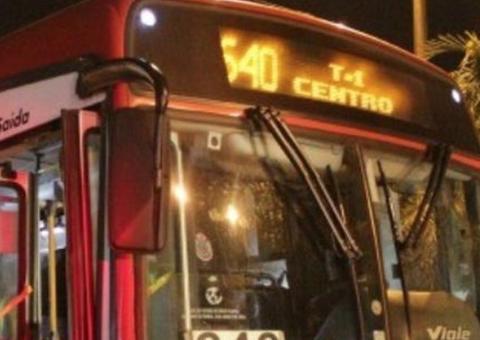   Assaltante toca o terror durante arrastão em ônibus de Manaus